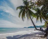 Rajska plaża na Phu Quoc, z huśtawką pod palmą. Czy warto tu przyjechać? Zdecydowanie tak!