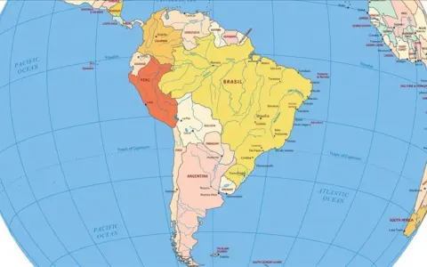 Mapa Ameryki Południowej. Gdzie jest Kolumbia? Znajduje się na północnym zachodzie kontynentu, obok Wenezueli i Peru.