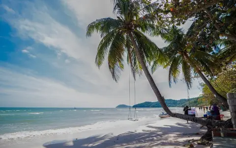Rajska plaża na Phu Quoc, z huśtawką pod palmą. Czy warto tu przyjechać? Zdecydowanie tak!