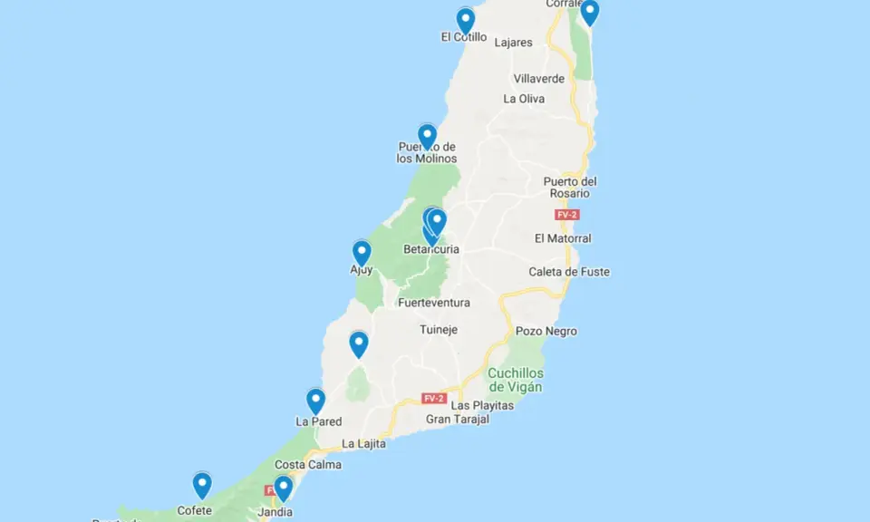 Mapa Fuerteventury z zaznaczonymi miejscowościami: Corralejo, El Cotillo, Puerto del Rosario. Tu jest Fuerteventura, gdzie to jest.